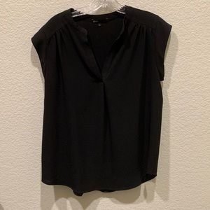Black short sleeve v neck Gibson blouse, size s